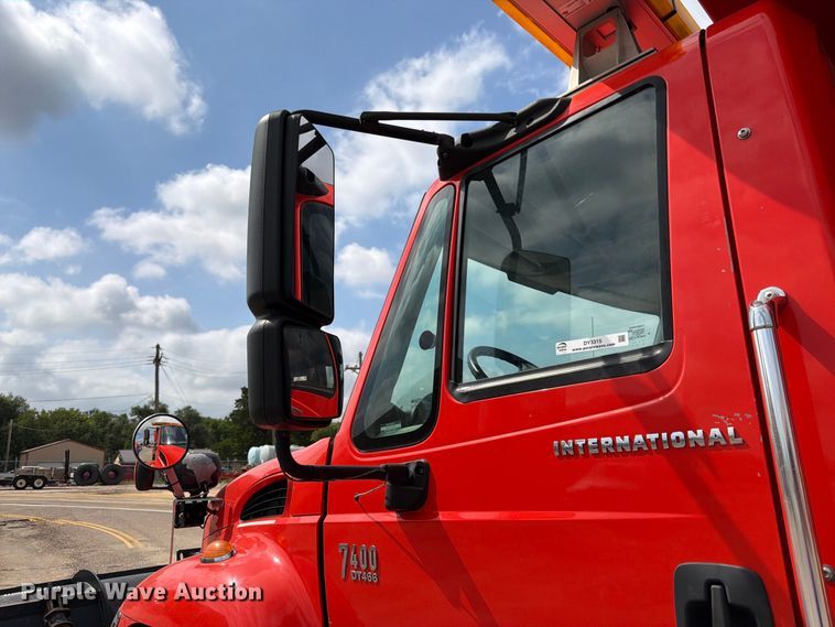 image for item DY3315 2007 International 7400 dump truck