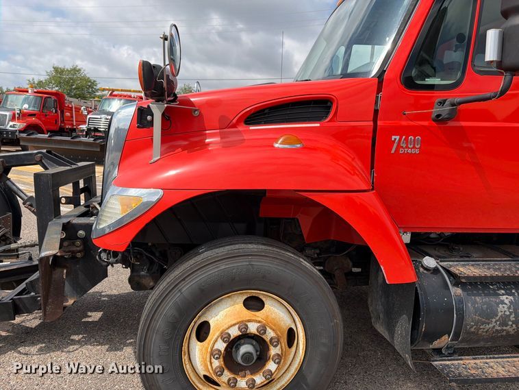 image for item DY3315 2007 International 7400 dump truck