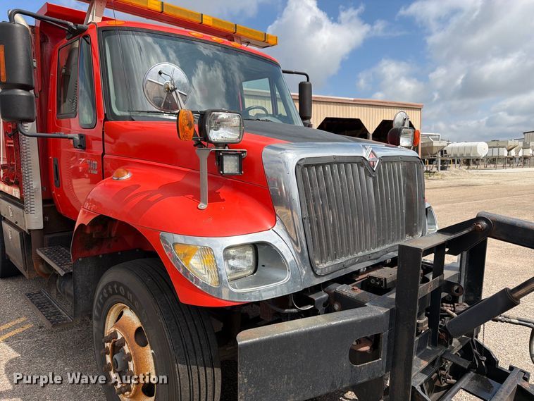 image for item DY3315 2007 International 7400 dump truck