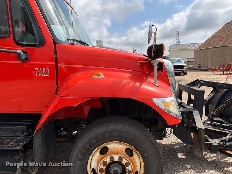 image for item DY3315 2007 International 7400 dump truck