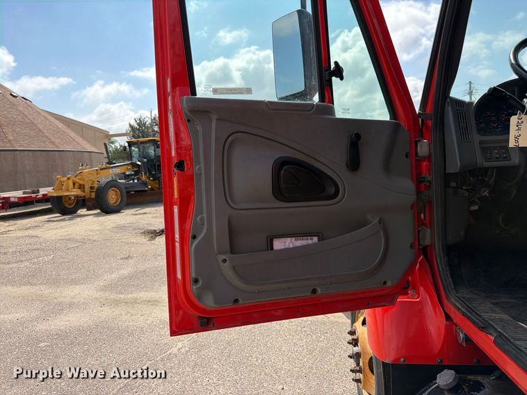 image for item DY3315 2007 International 7400 dump truck