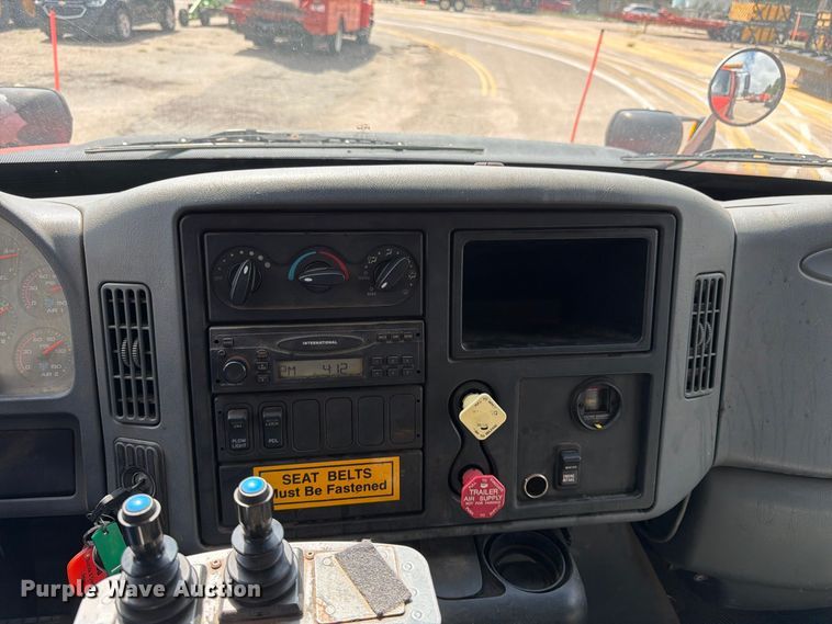 image for item DY3315 2007 International 7400 dump truck