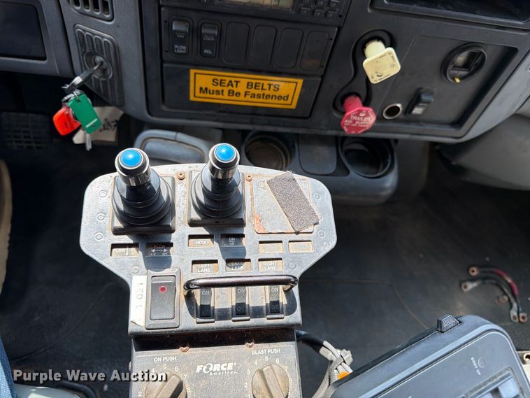 image for item DY3315 2007 International 7400 dump truck