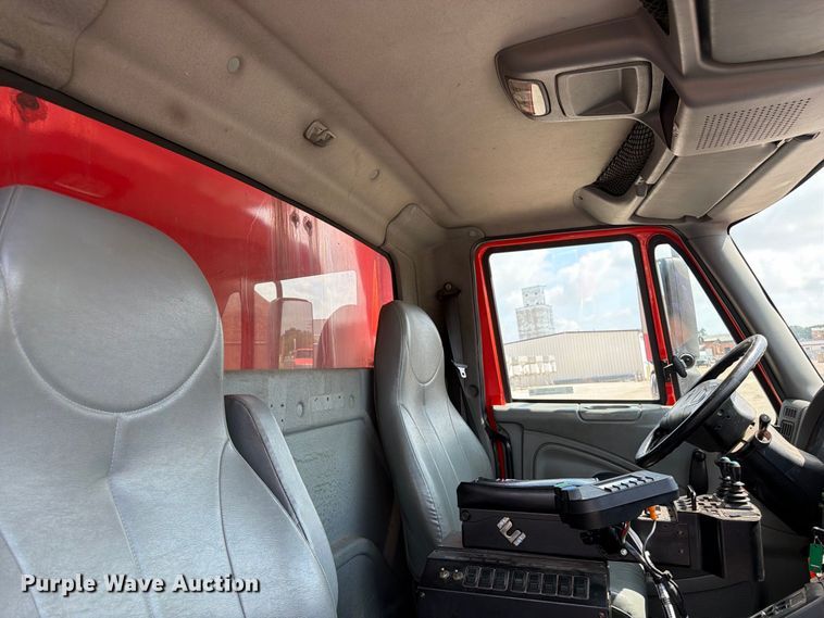image for item DY3315 2007 International 7400 dump truck