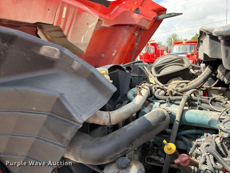image for item DY3315 2007 International 7400 dump truck