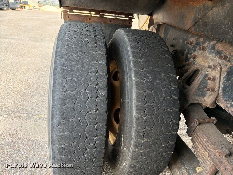 image for item DY3315 2007 International 7400 dump truck