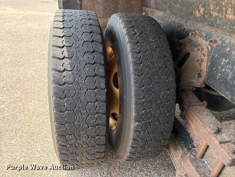 image for item DY3315 2007 International 7400 dump truck