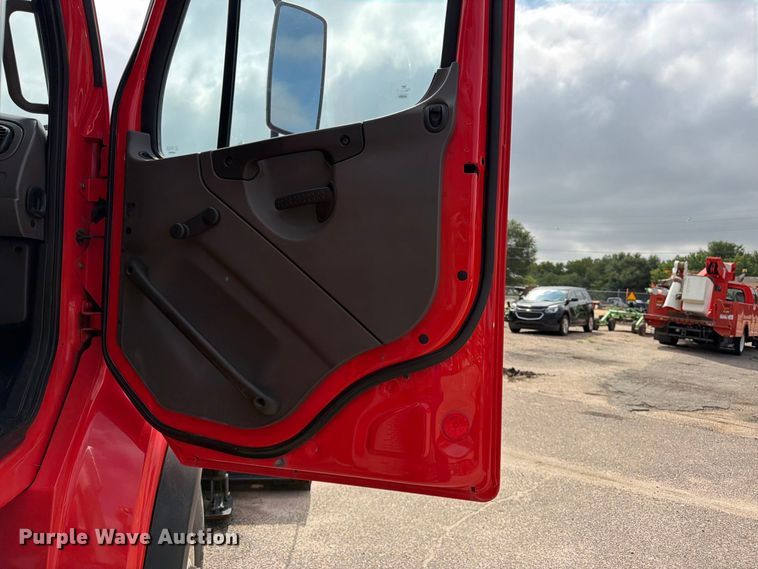 image for item DY3316 2011 Freightliner M2 dump truck