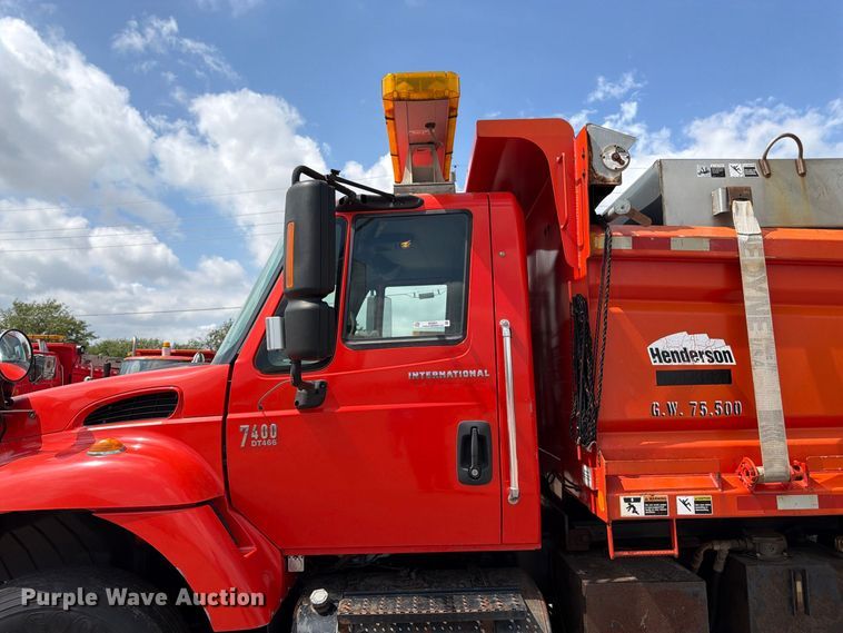 image for item DY3317 2007 International SF525 dump truck