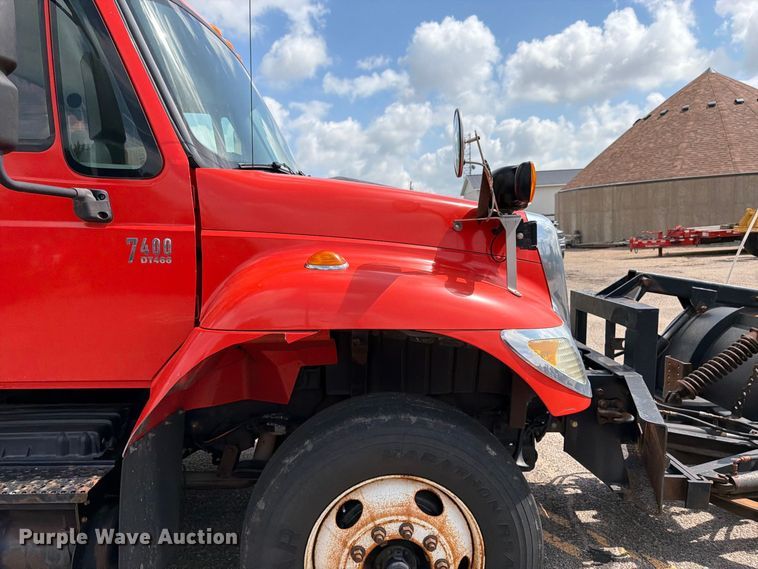image for item DY3317 2007 International SF525 dump truck