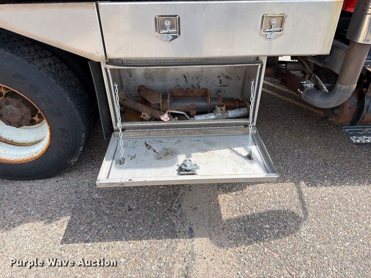 image for item DY3317 2007 International SF525 dump truck