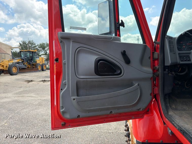image for item DY3317 2007 International SF525 dump truck