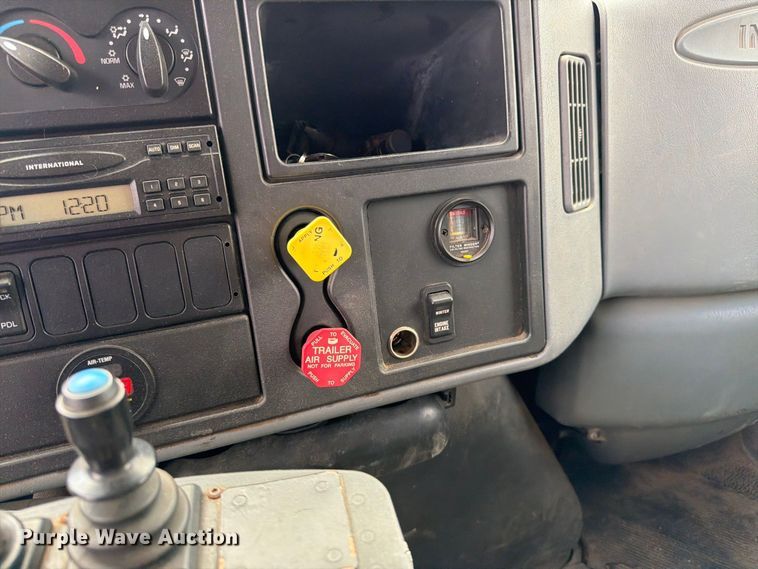 image for item DY3317 2007 International SF525 dump truck