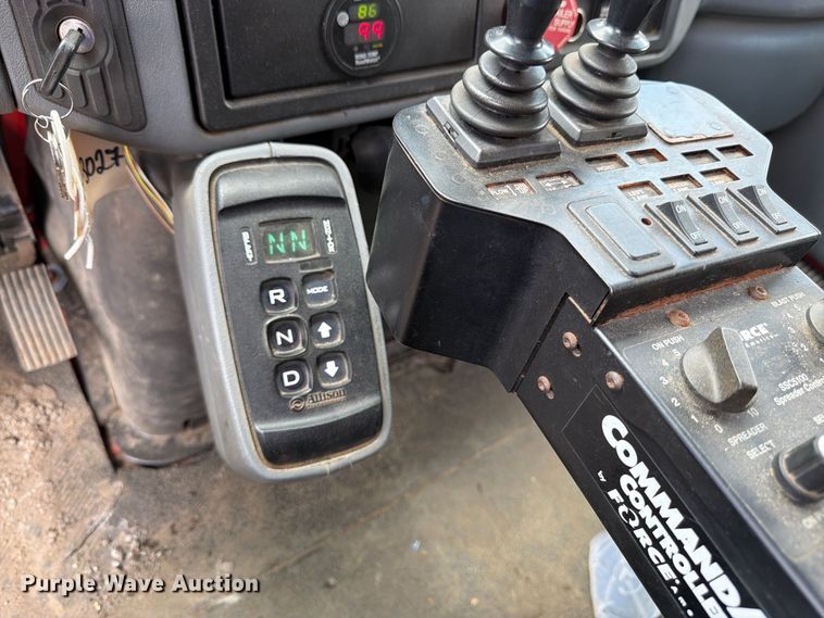 image for item DY3317 2007 International SF525 dump truck