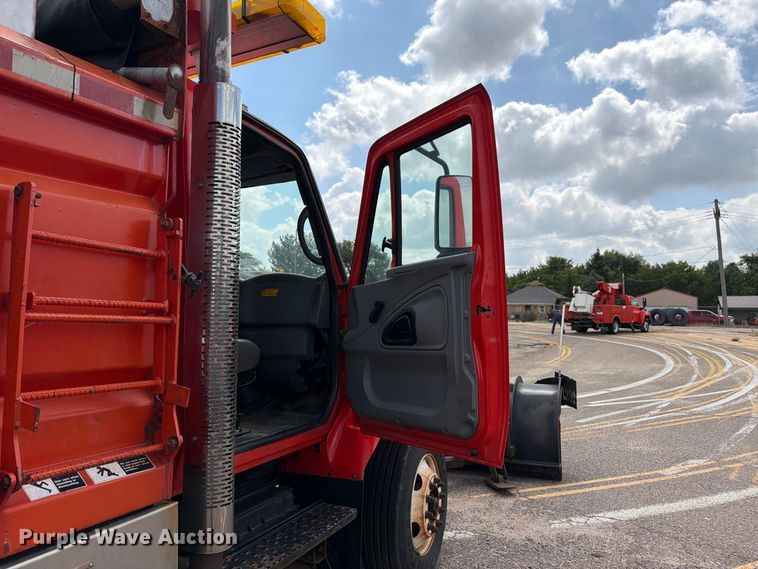 image for item DY3317 2007 International SF525 dump truck