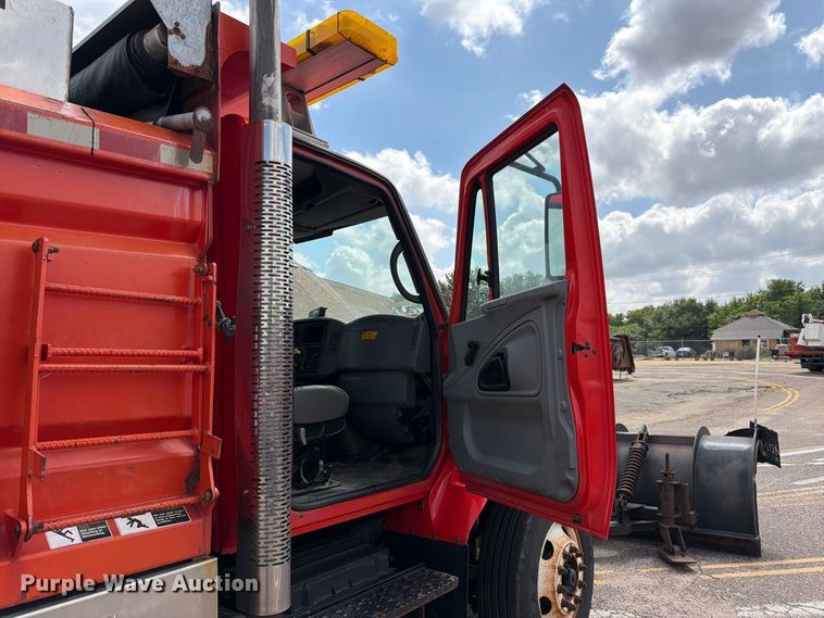 image for item DY3317 2007 International SF525 dump truck