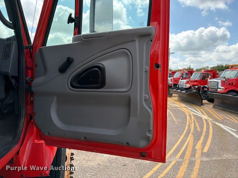 image for item DY3317 2007 International SF525 dump truck