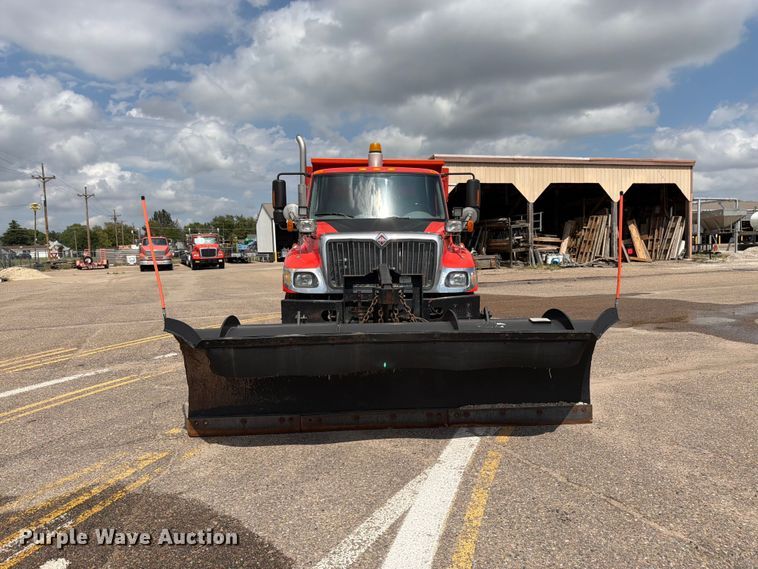 image for item DY3318 2007 International 7400 dump truck