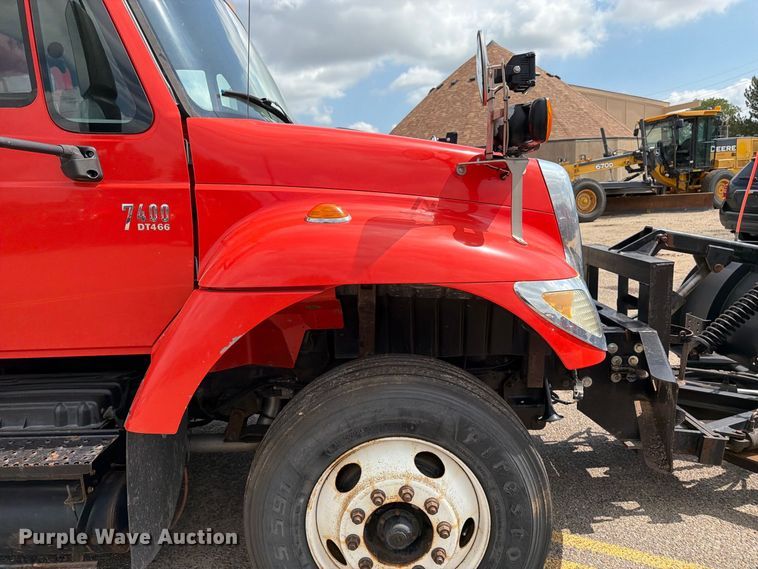 image for item DY3318 2007 International 7400 dump truck