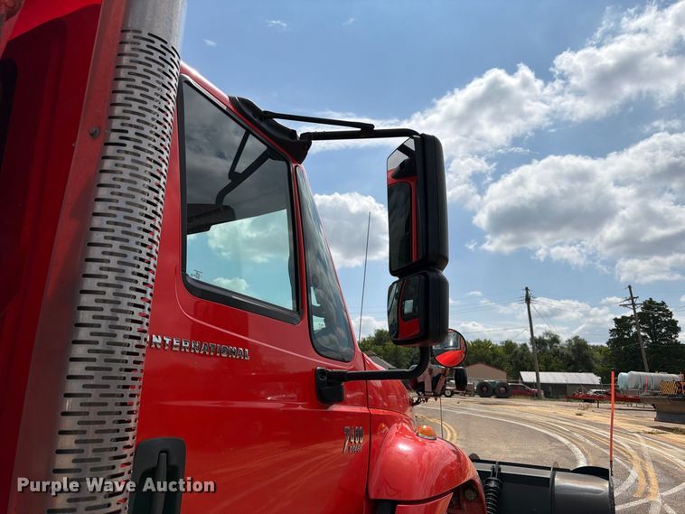 image for item DY3318 2007 International 7400 dump truck