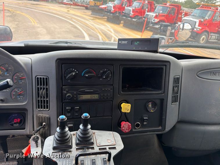 image for item DY3318 2007 International 7400 dump truck
