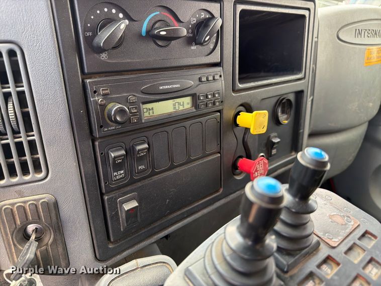 image for item DY3318 2007 International 7400 dump truck