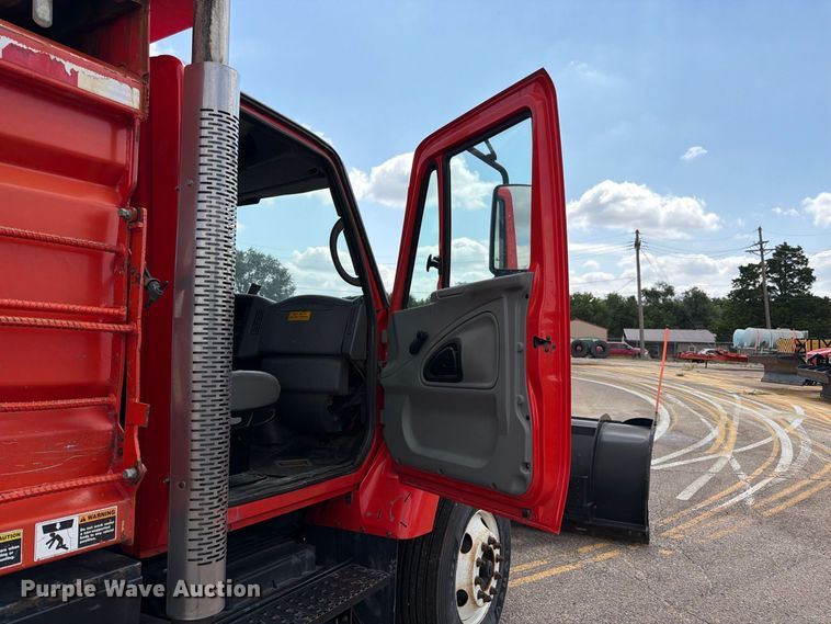 image for item DY3318 2007 International 7400 dump truck