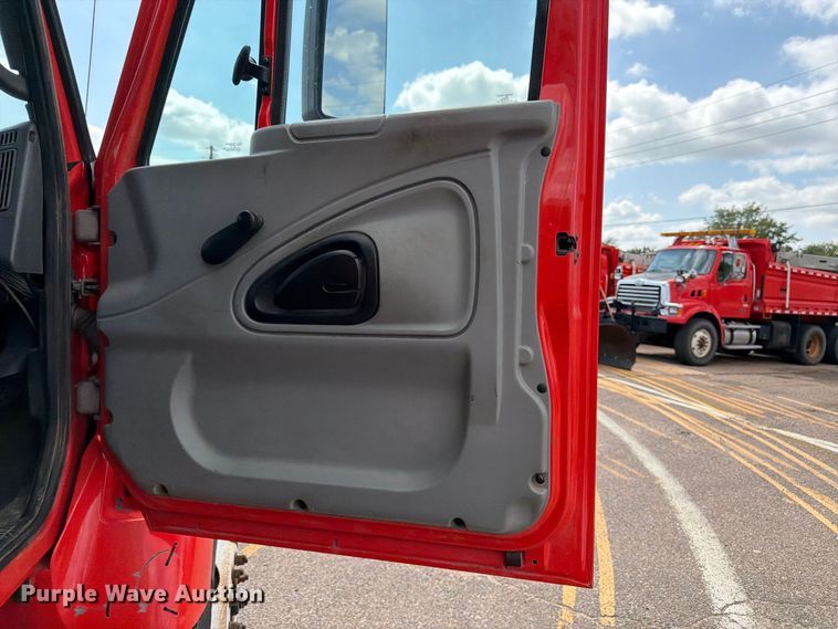 image for item DY3318 2007 International 7400 dump truck