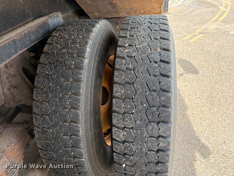 image for item DY3318 2007 International 7400 dump truck