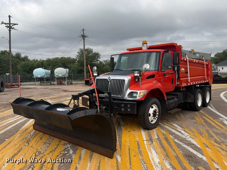 2007 International 7400 dump truck