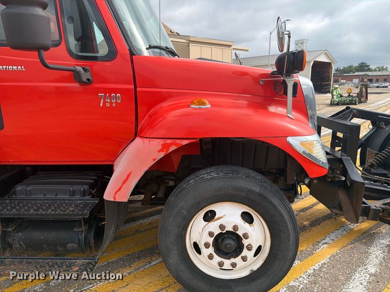 image for item DY3319 2007 International 7400 dump truck
