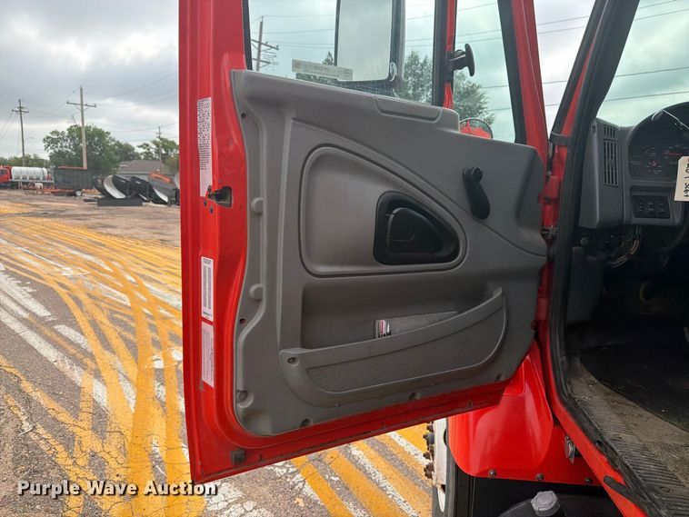image for item DY3319 2007 International 7400 dump truck