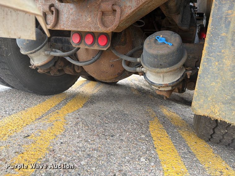 image for item DY3319 2007 International 7400 dump truck
