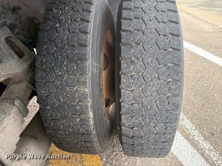image for item DY3319 2007 International 7400 dump truck