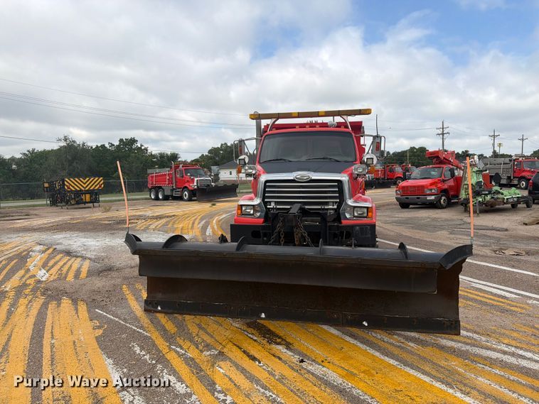 image for item DY3320 2009 Sterling L7500 dump truck