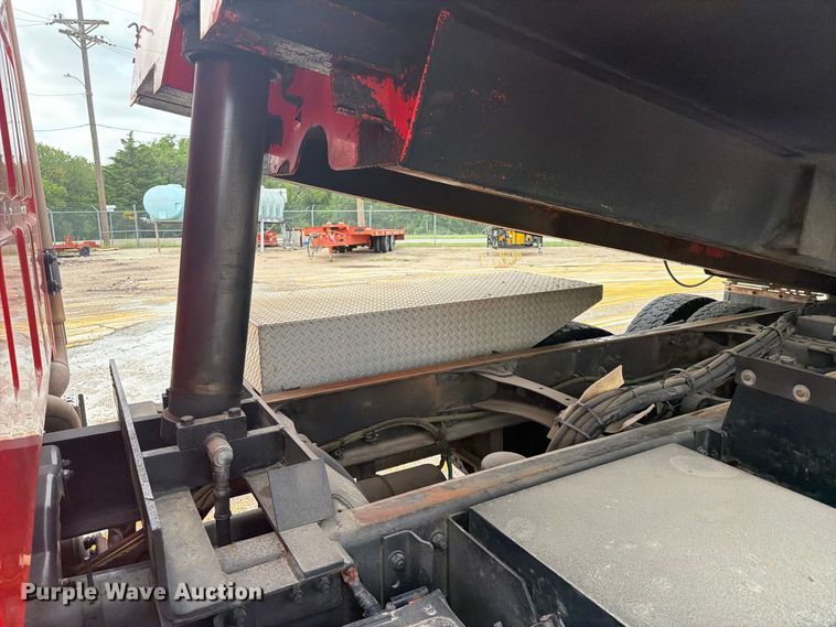 image for item DY3320 2009 Sterling L7500 dump truck