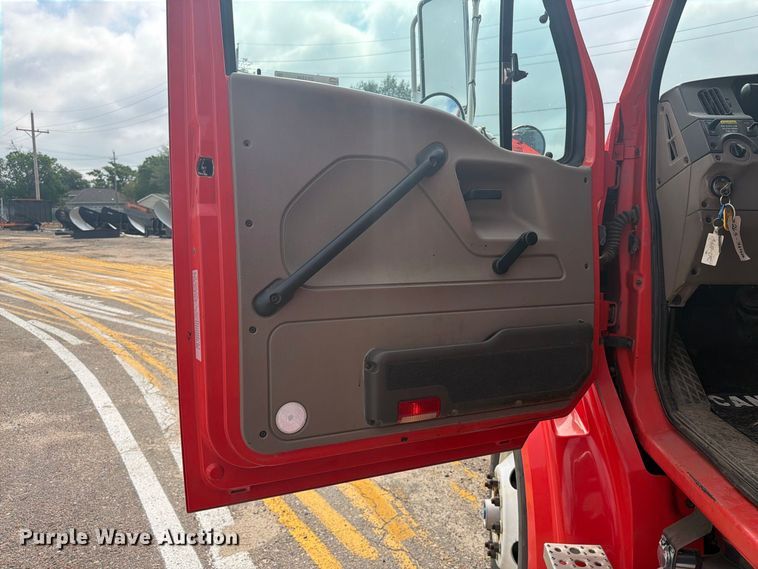 image for item DY3320 2009 Sterling L7500 dump truck