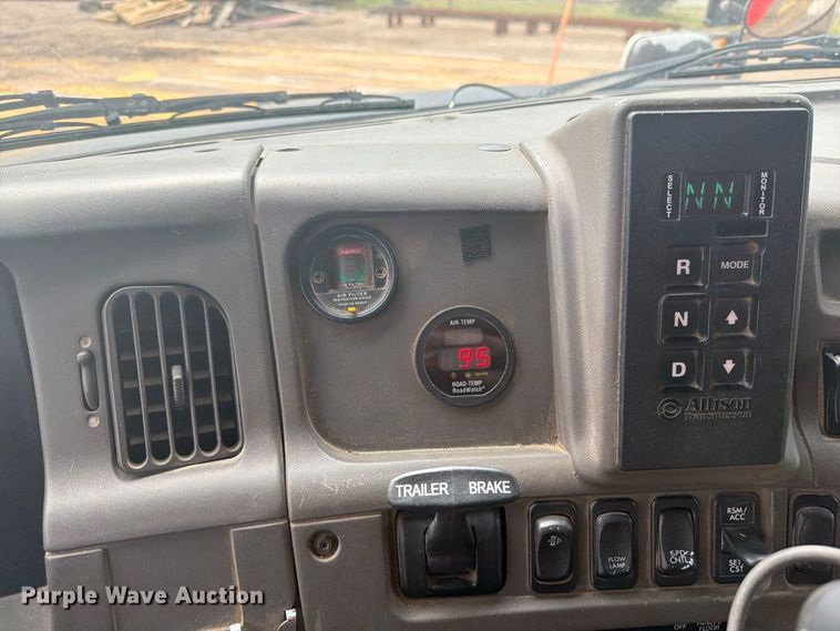 image for item DY3320 2009 Sterling L7500 dump truck