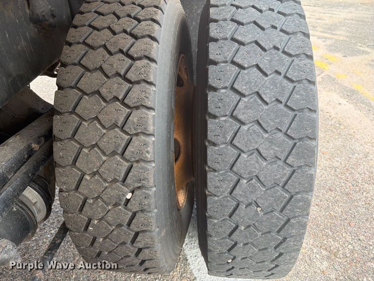 image for item DY3320 2009 Sterling L7500 dump truck