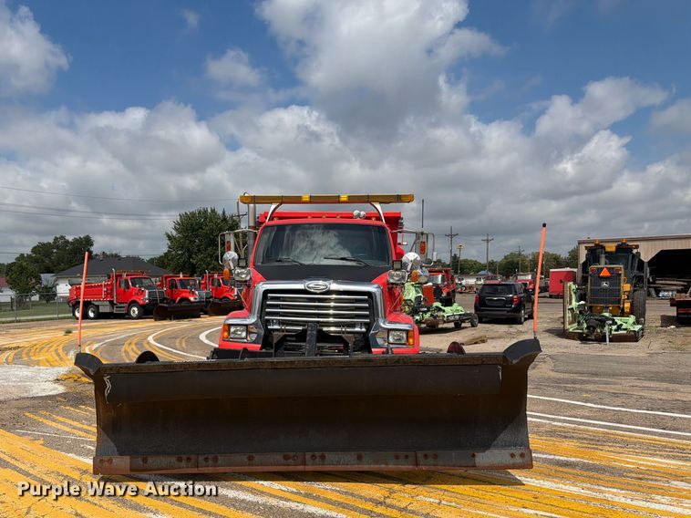 image for item DY3321 2009 Sterling L7500 dump truck