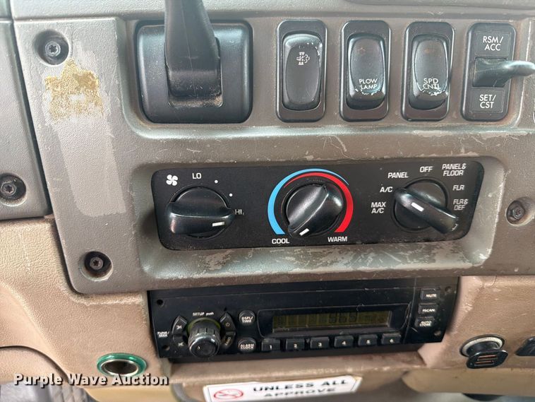 image for item DY3322 2009 Sterling L7500 dump truck