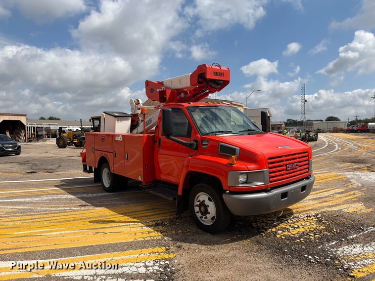 image for item DY3325 2005 GMC C4500 bucket truck