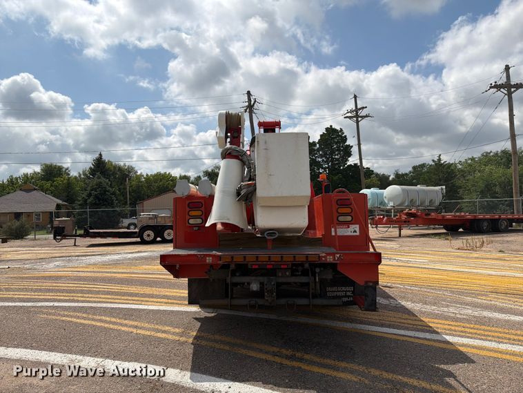 image for item DY3325 2005 GMC C4500 bucket truck