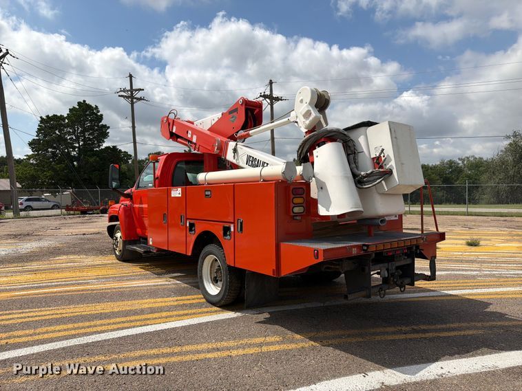 image for item DY3325 2005 GMC C4500 bucket truck