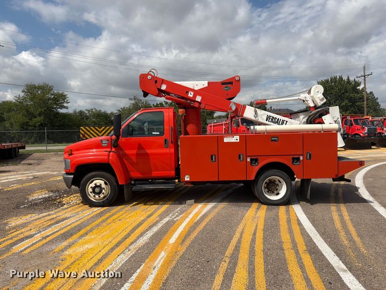 image for item DY3325 2005 GMC C4500 bucket truck