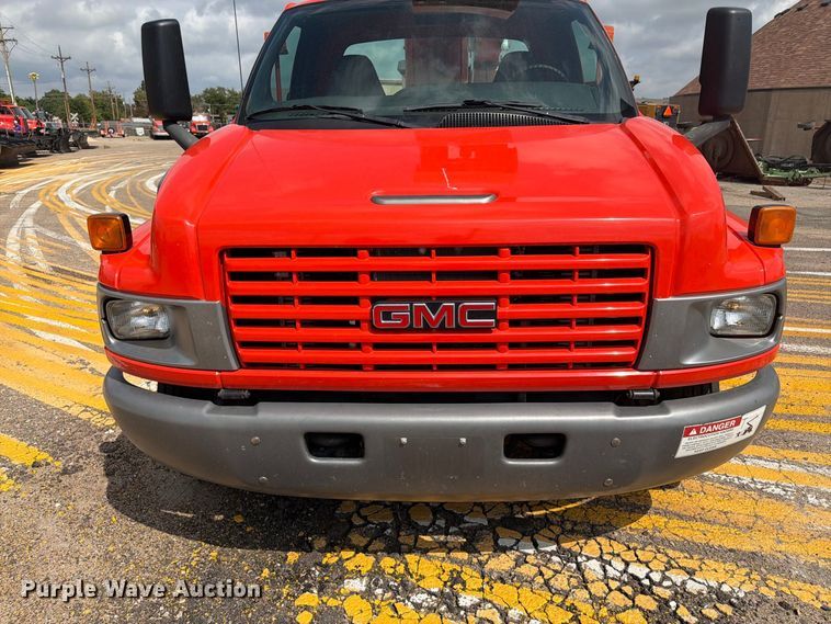 image for item DY3325 2005 GMC C4500 bucket truck