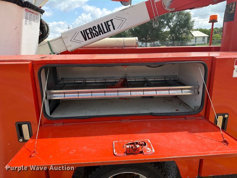 image for item DY3325 2005 GMC C4500 bucket truck