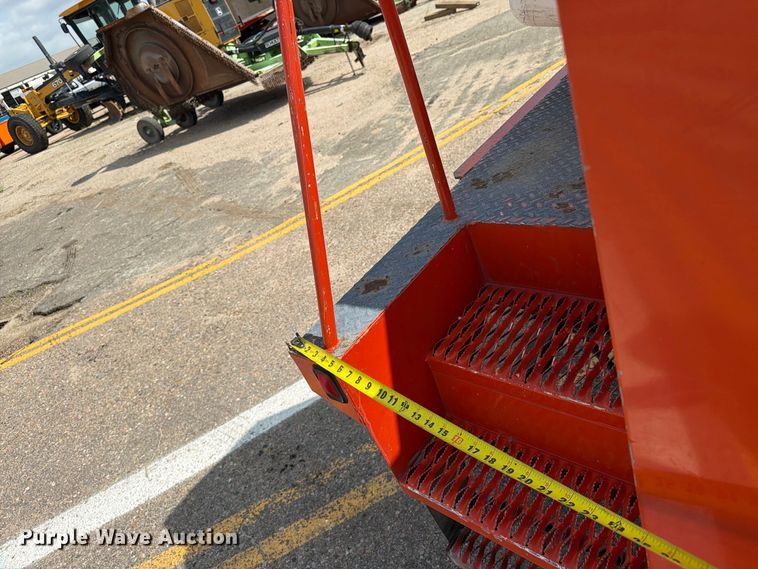 image for item DY3325 2005 GMC C4500 bucket truck