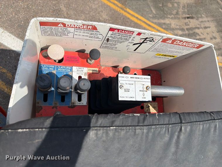 image for item DY3325 2005 GMC C4500 bucket truck