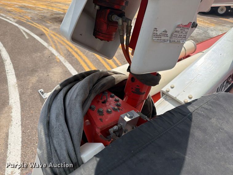 image for item DY3325 2005 GMC C4500 bucket truck